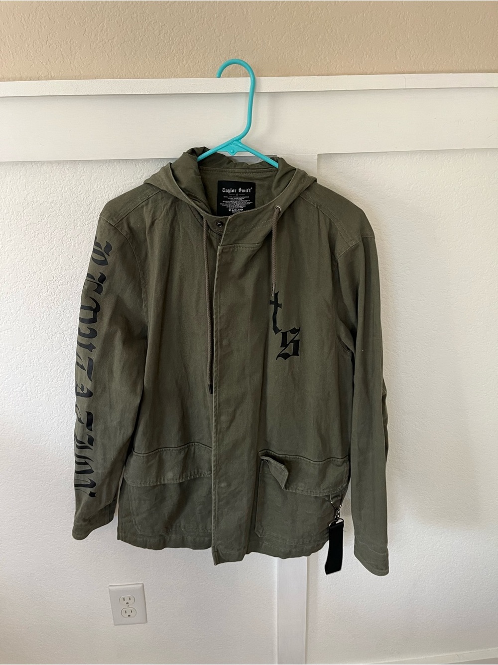 Taylor Swift Women's Small Reputation Stadium Tour Green Snake Hooded Jacket